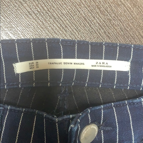 ZARA High Waisted Striped Cropped Jegging Size 4 Knee Rips Pinstripe - Picture 4 of 5